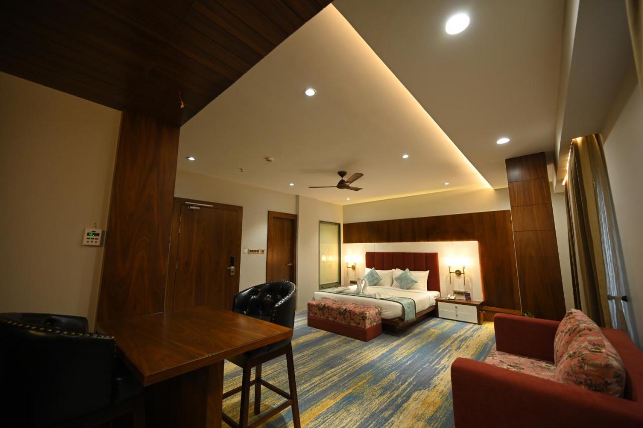 The Royal Class Hotel Gwalior Exterior foto