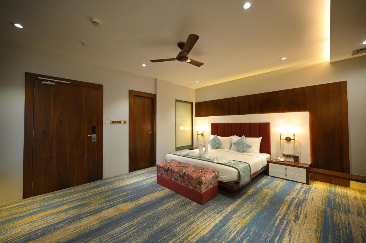 The Royal Class Hotel Gwalior Exterior foto